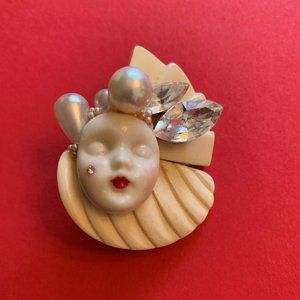 VINTAGE WENDY GELL FACE PIN